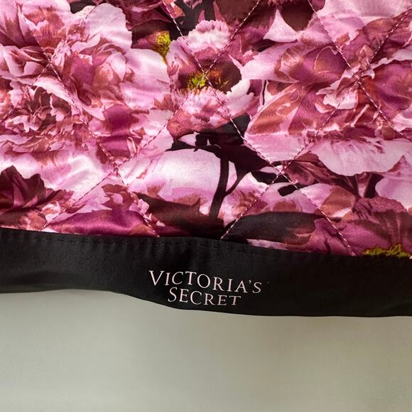NWT Victoria's Secret Pink Floral Flower Quilted Nylon Weekender Tote Travel Bag - Picture 5 of 10